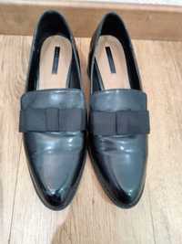 Sapatos Zara de cor preta