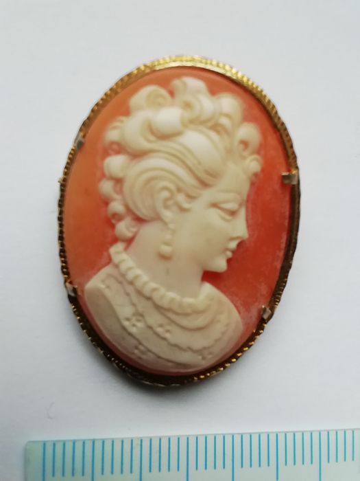 Brosza wisior kamea okuwana srebrem złocona sygnowana