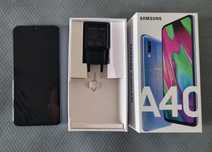 Samsung Galaxy A40 z ładowarką.