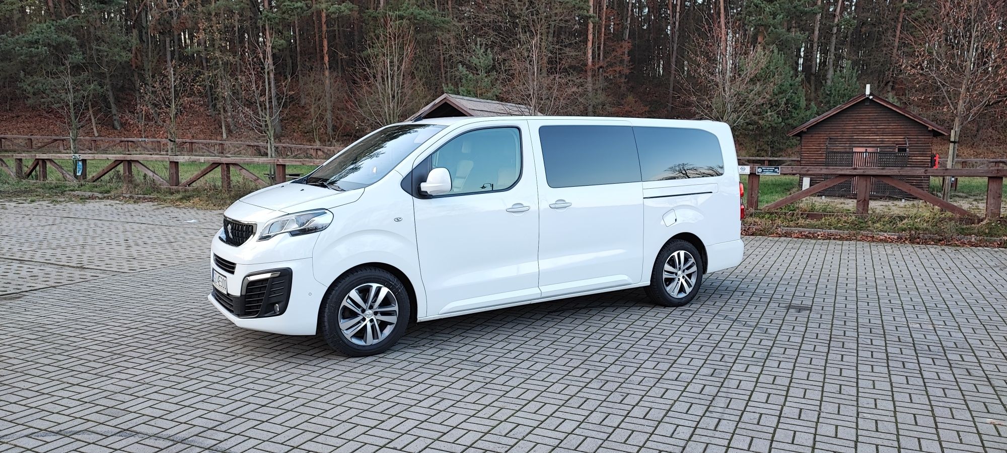 Peugeot traveller 8 osobowy max wersja cesja leasingu faktura vat