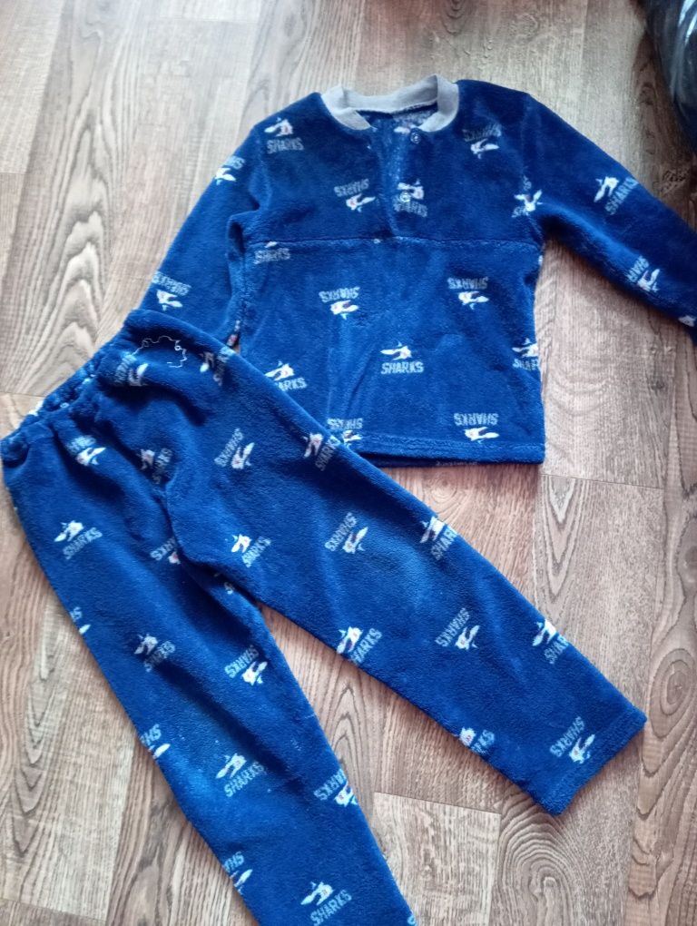 Продам тёплые махровые детские пижамы,вещи на мальчика