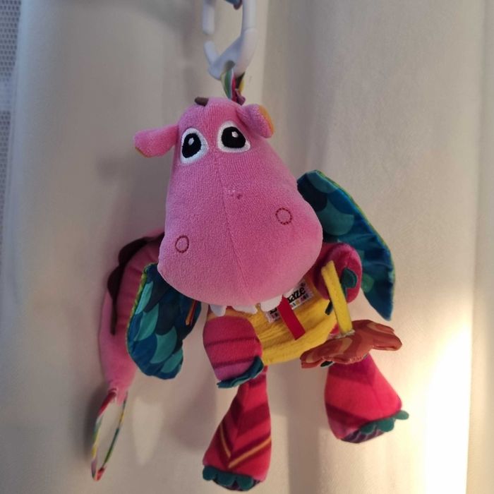 Smok smoczyca Lamaze pluszowa zawieszka maskotka grzechotka Lamaze