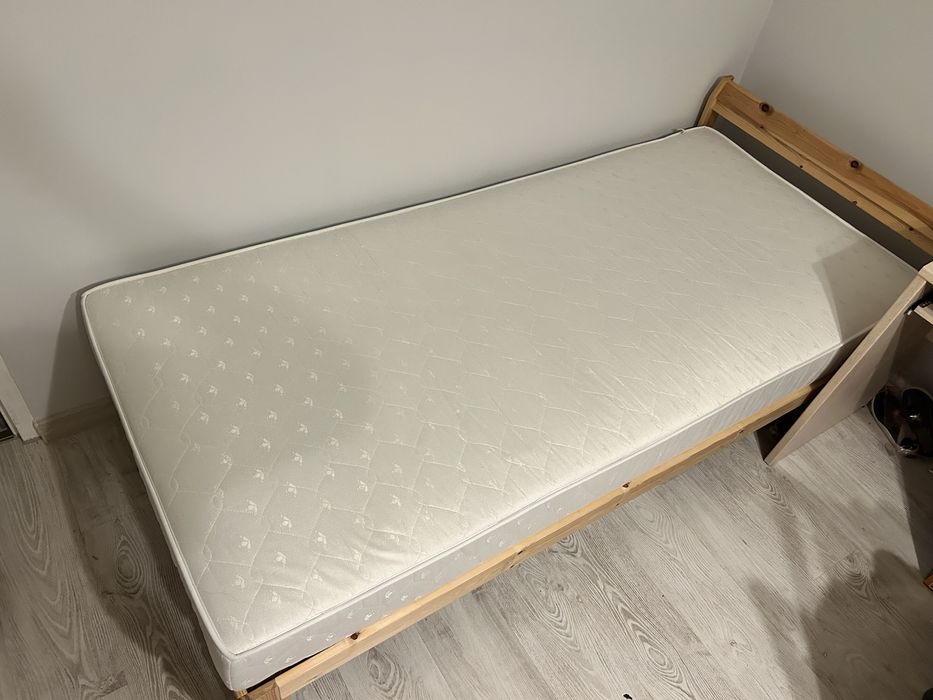 Materac sprężynowy 90x200x18 w nowym stanie