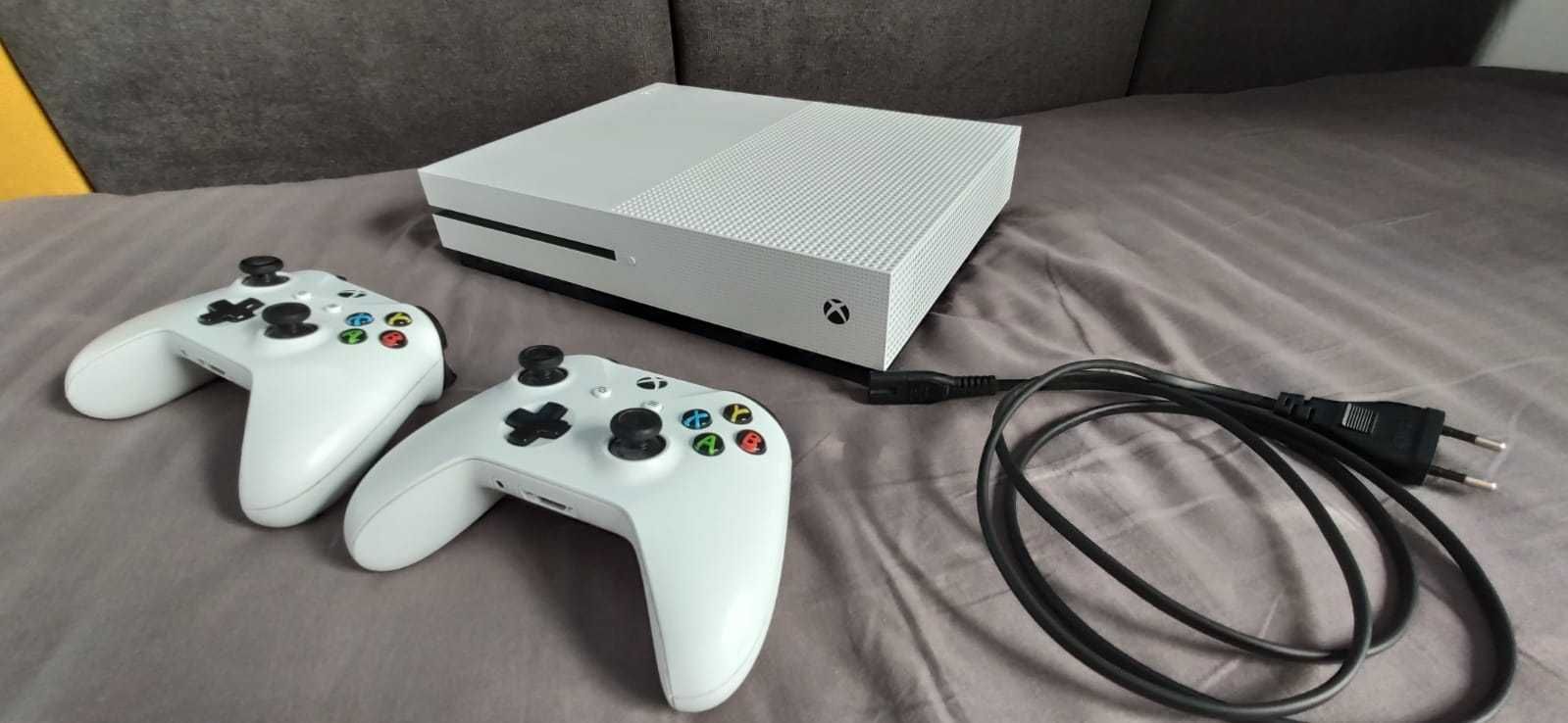 Xbox One S, 2 pady oraz Gry (tytuły w opisie)