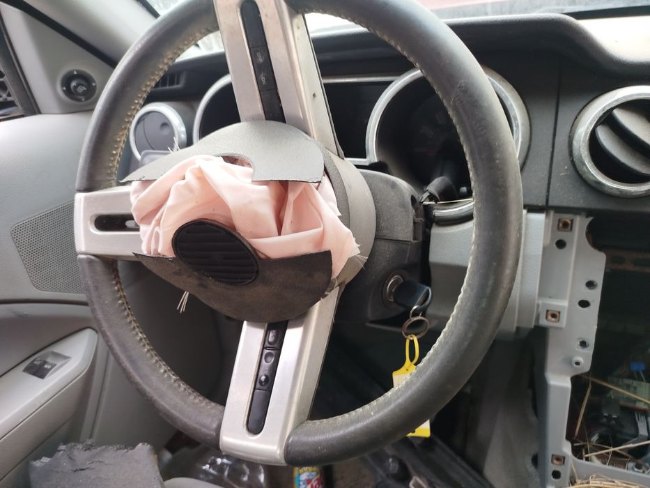 Mustang V 05-09r - kierownica kpl z guzikami