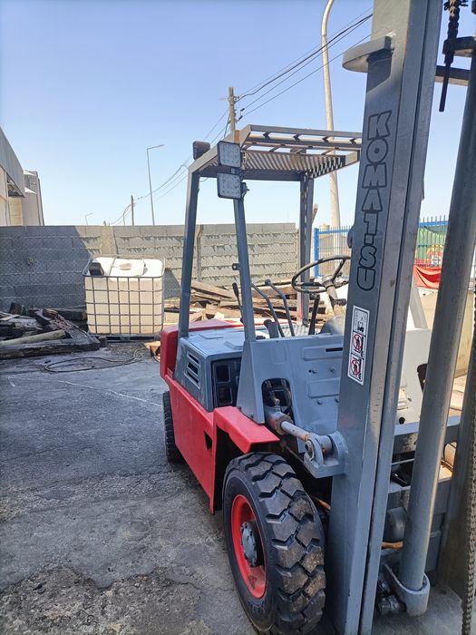 Empilhador Komatsu Diesel 2 ton