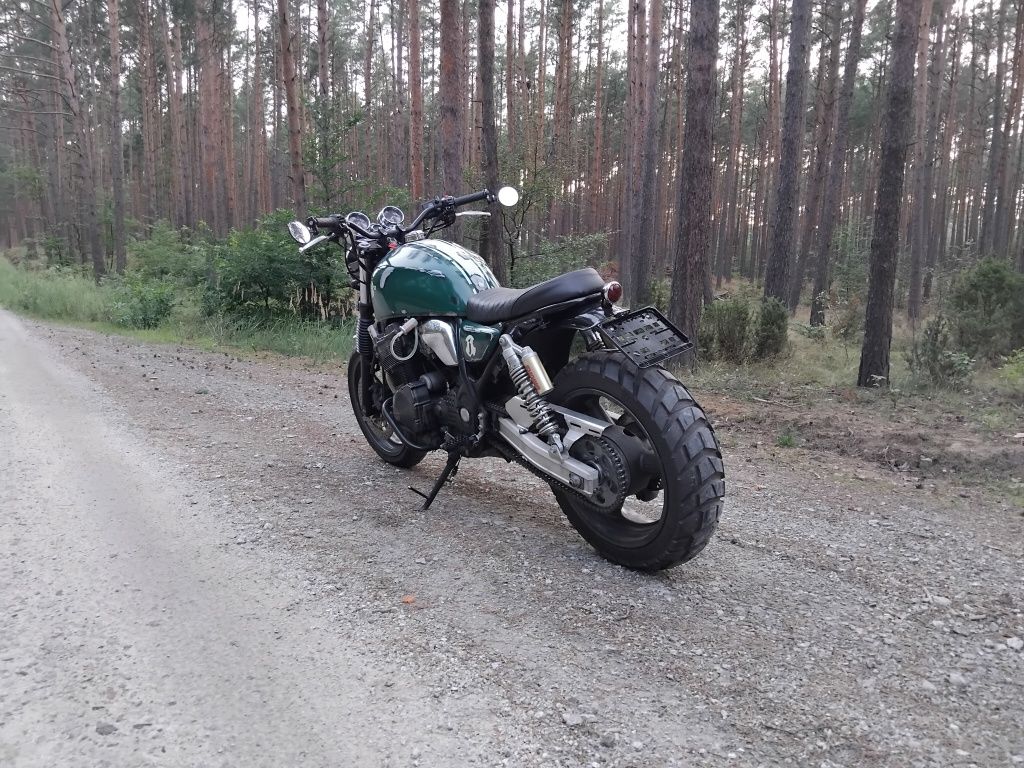 Suzuki GSX 750 Inazuma w stylu SCRAMBLER