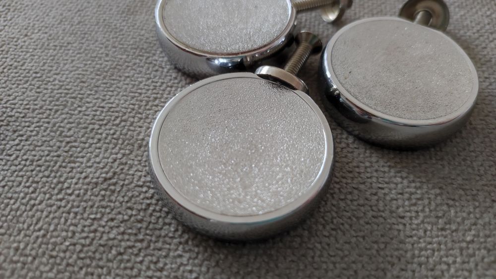 Metalowe uchwyty/ gałki meblowe 3 szt