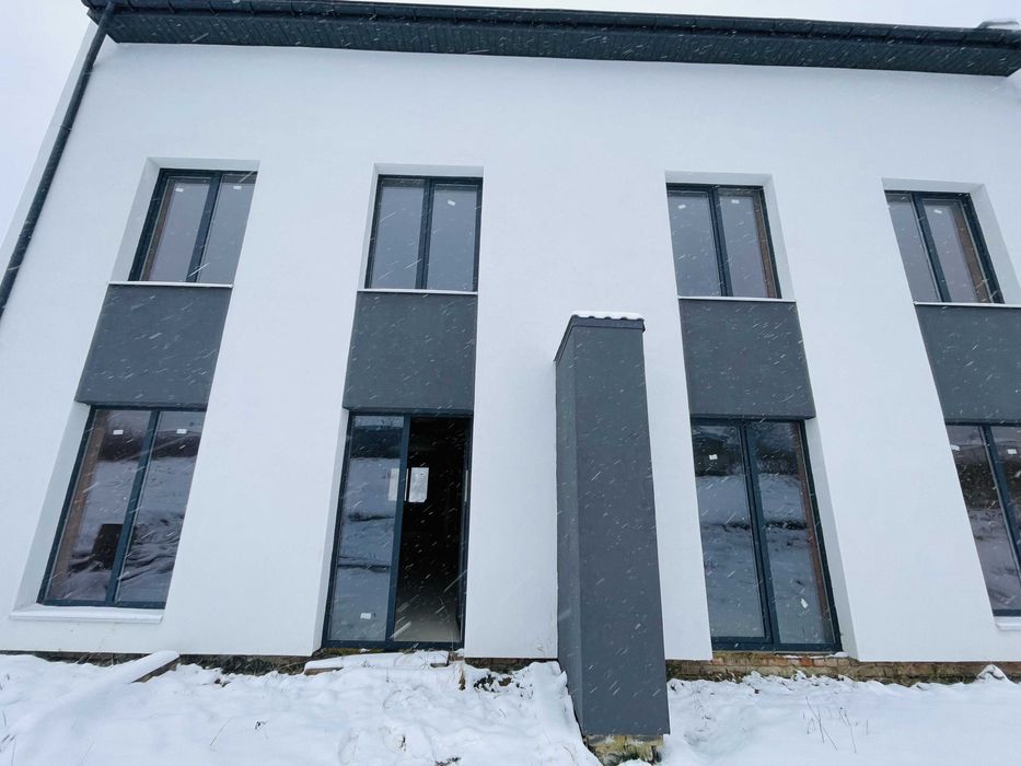 Продаж просторого  котеджу спарки Солонка Львів!