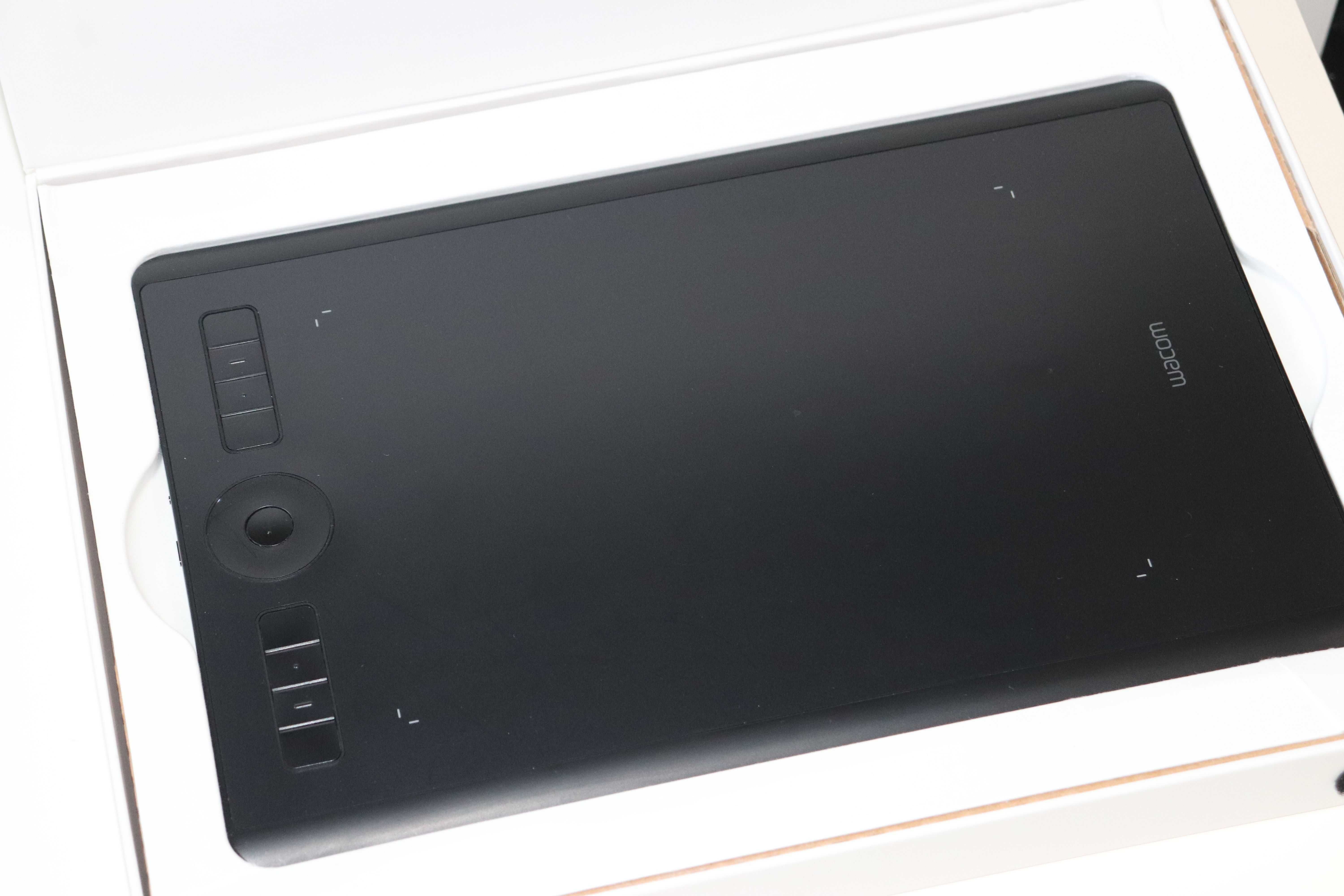 Графічний планшет WACOM Intuos Pro M Medium PTH-660 multi-touch