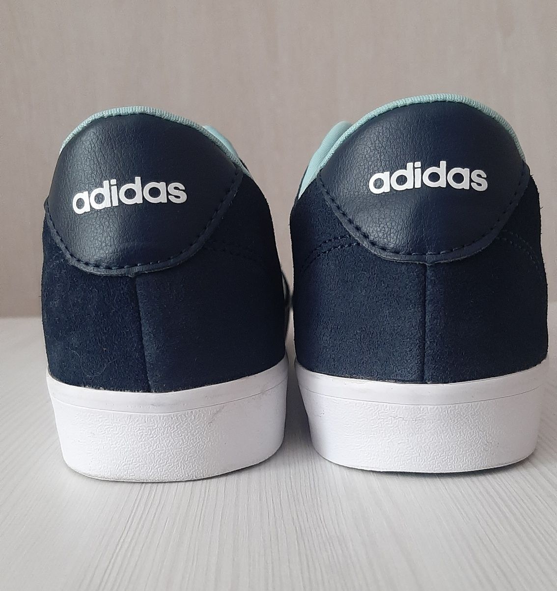 Кросівки Adidas neo