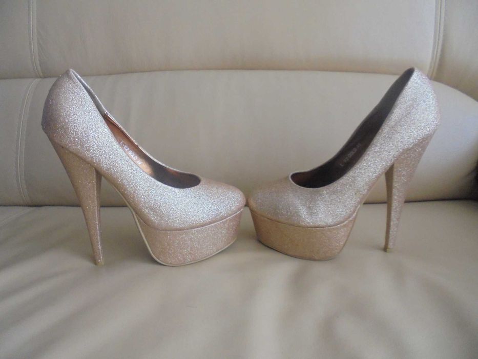 sapatos de senhora muito lindos