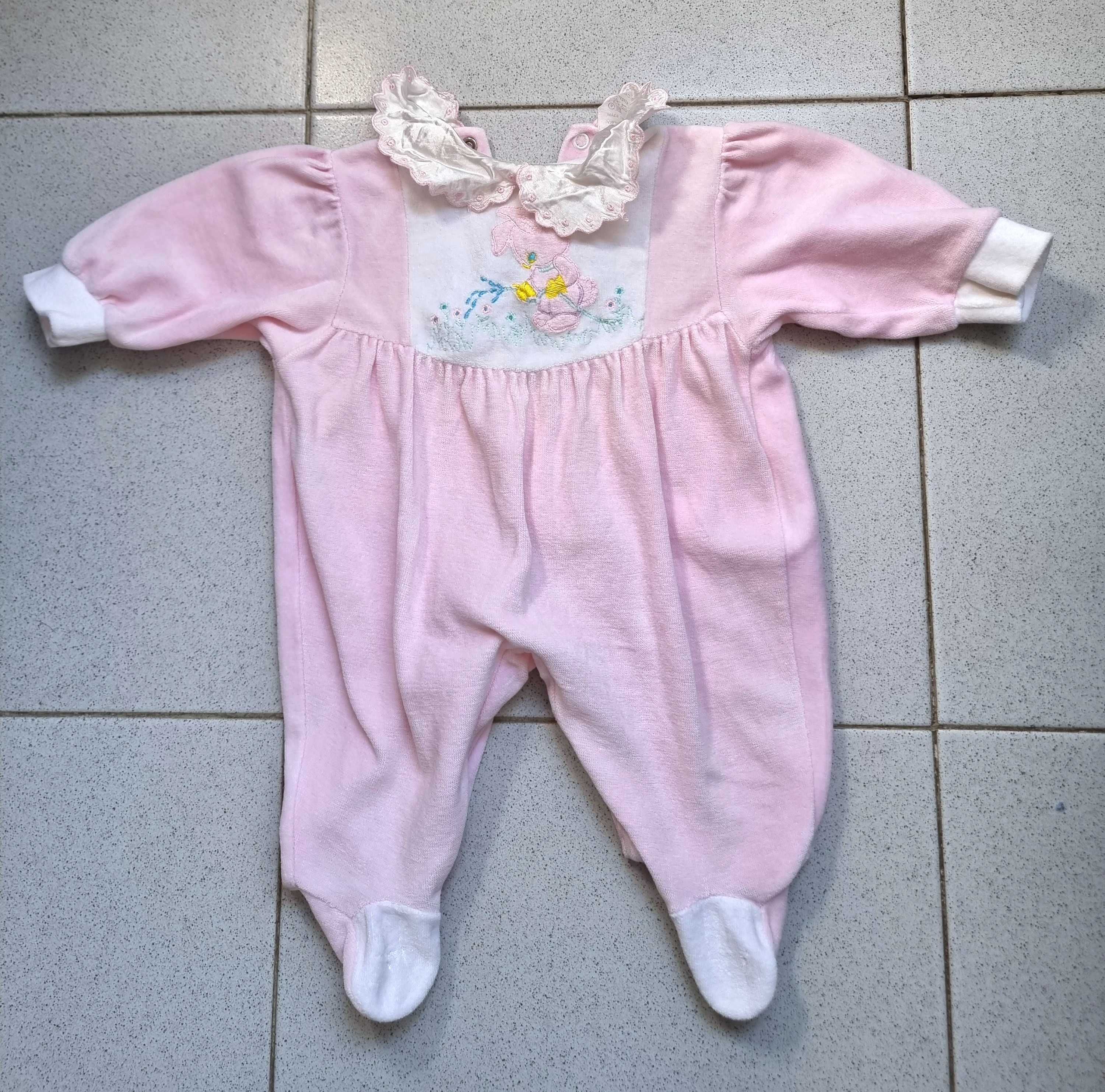 Conjunto de dois babygrows rosa com coelhinhos, 1 mês