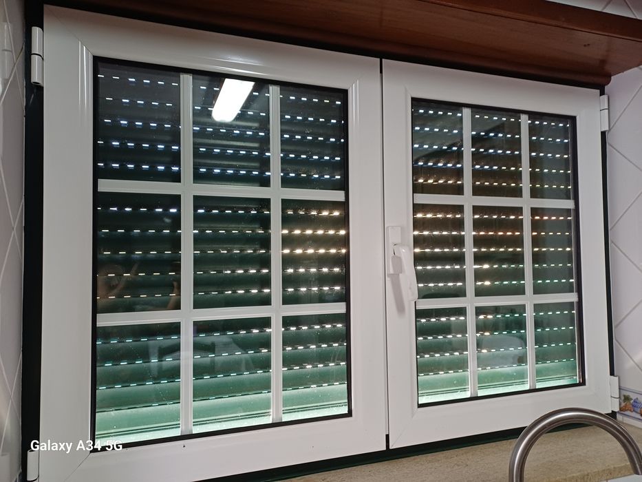 Janela de vidro duplo com oscilanatente