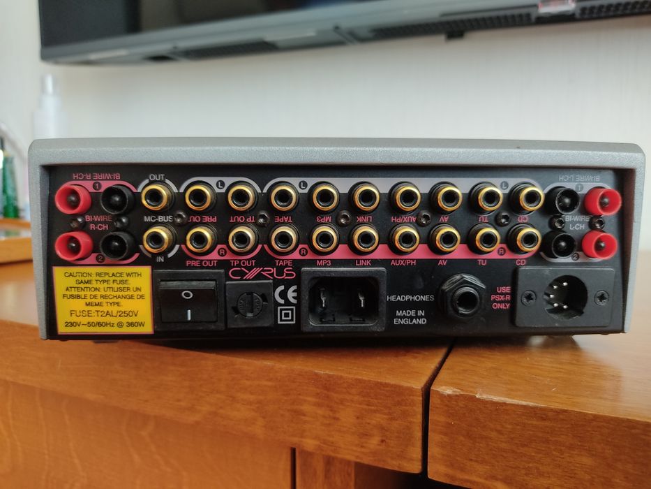 Cyrus 8vs.  high-end підсилювач звуку Усилитель звука