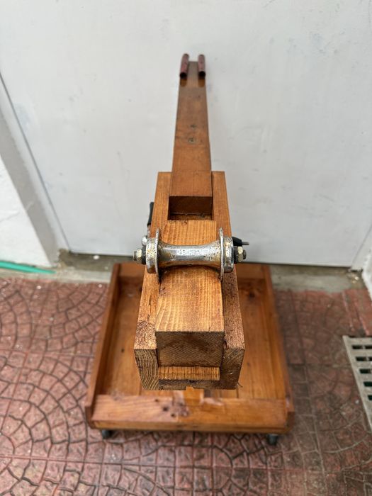 Suporte ou cavalete de madeira para bicicletas