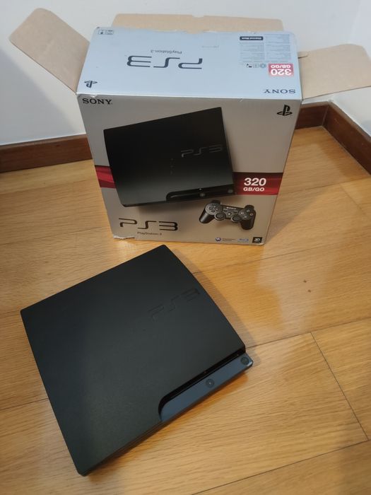 Playstation 3 com caixa.