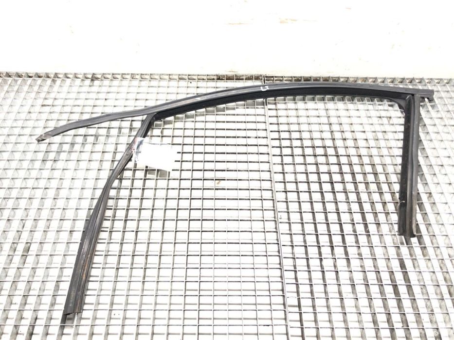 LISTWA RAMKA DRZWI PRZÓD LEWA  VOLVO XC60 I SUV (156) 2008 - 2017 D5 AWD 158 kW [215 KM] olej