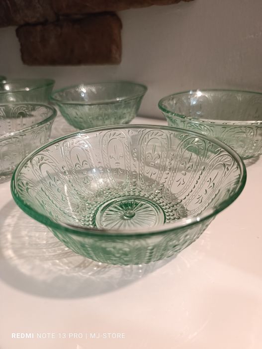 Szklane miseczki salaterki 8 sztuk