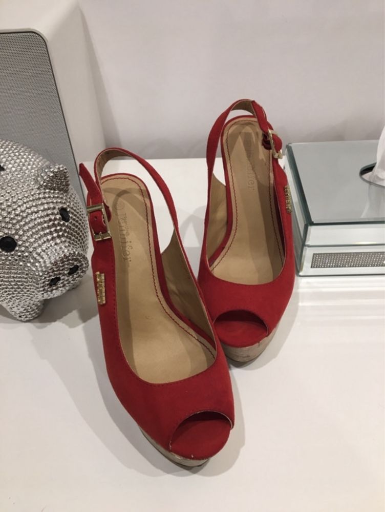 Buty na słupku obcasy sandałki