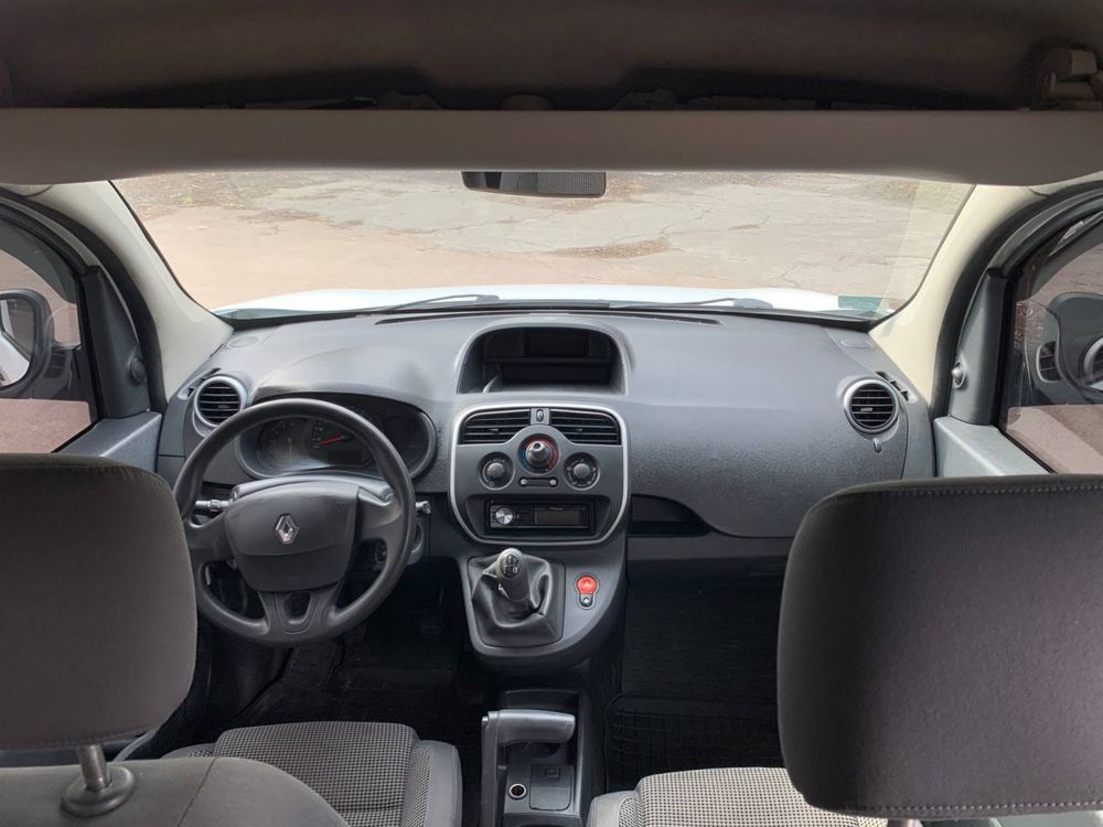 renault kangoo 2014г 1,5дп в огнях