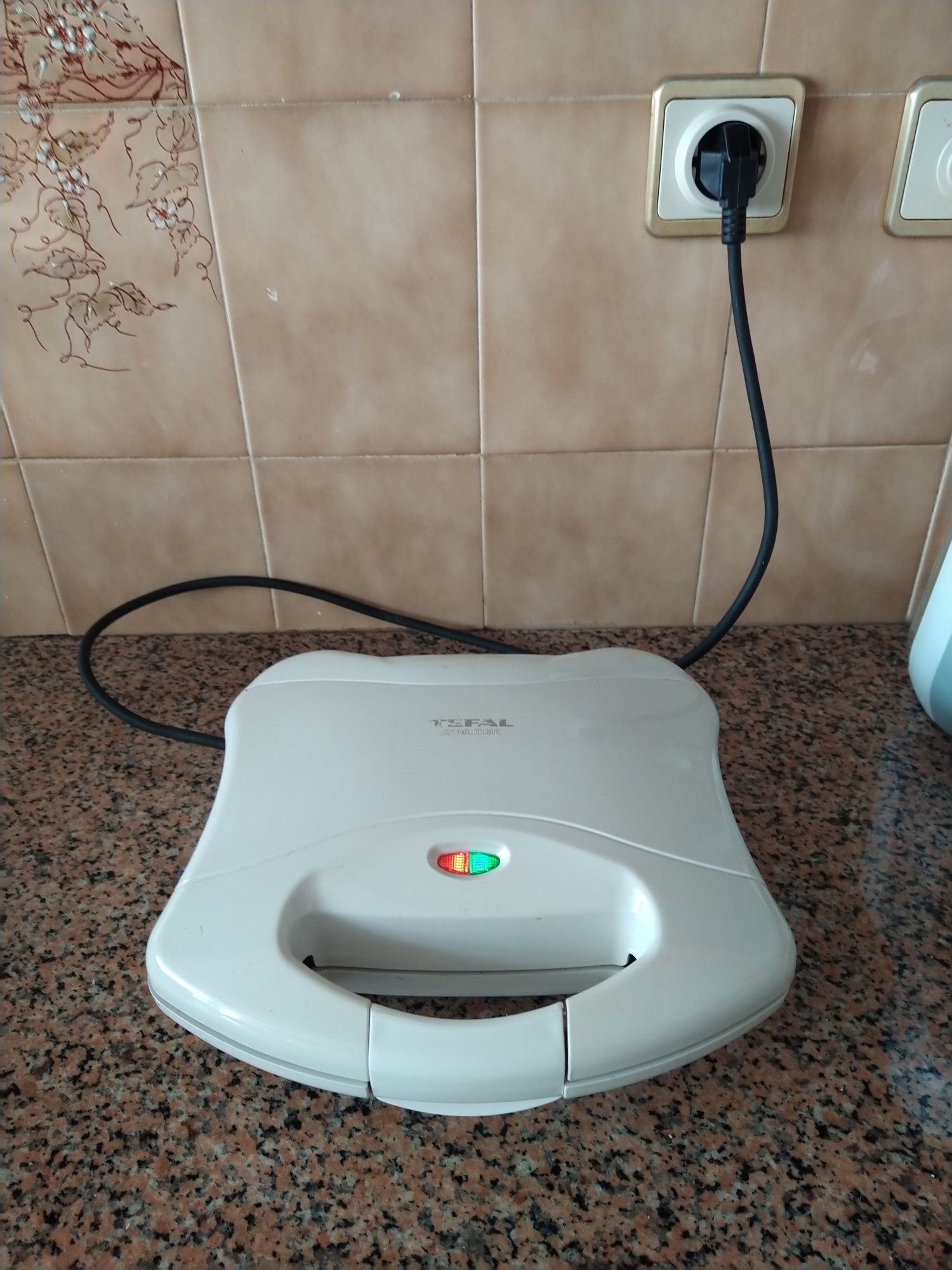 Tostadeira Worten e Tefal.