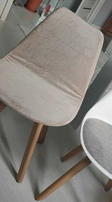 Pokrowce na krzesła skandynawskie welurowe beżowe 4 sztuki komplet