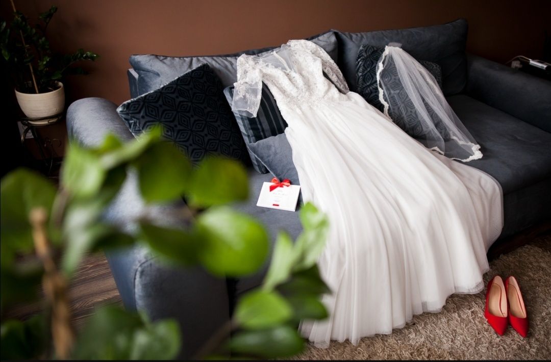 Suknia ślubna śmietankowa koronka gipiura PUSH UP gratis welon perełki