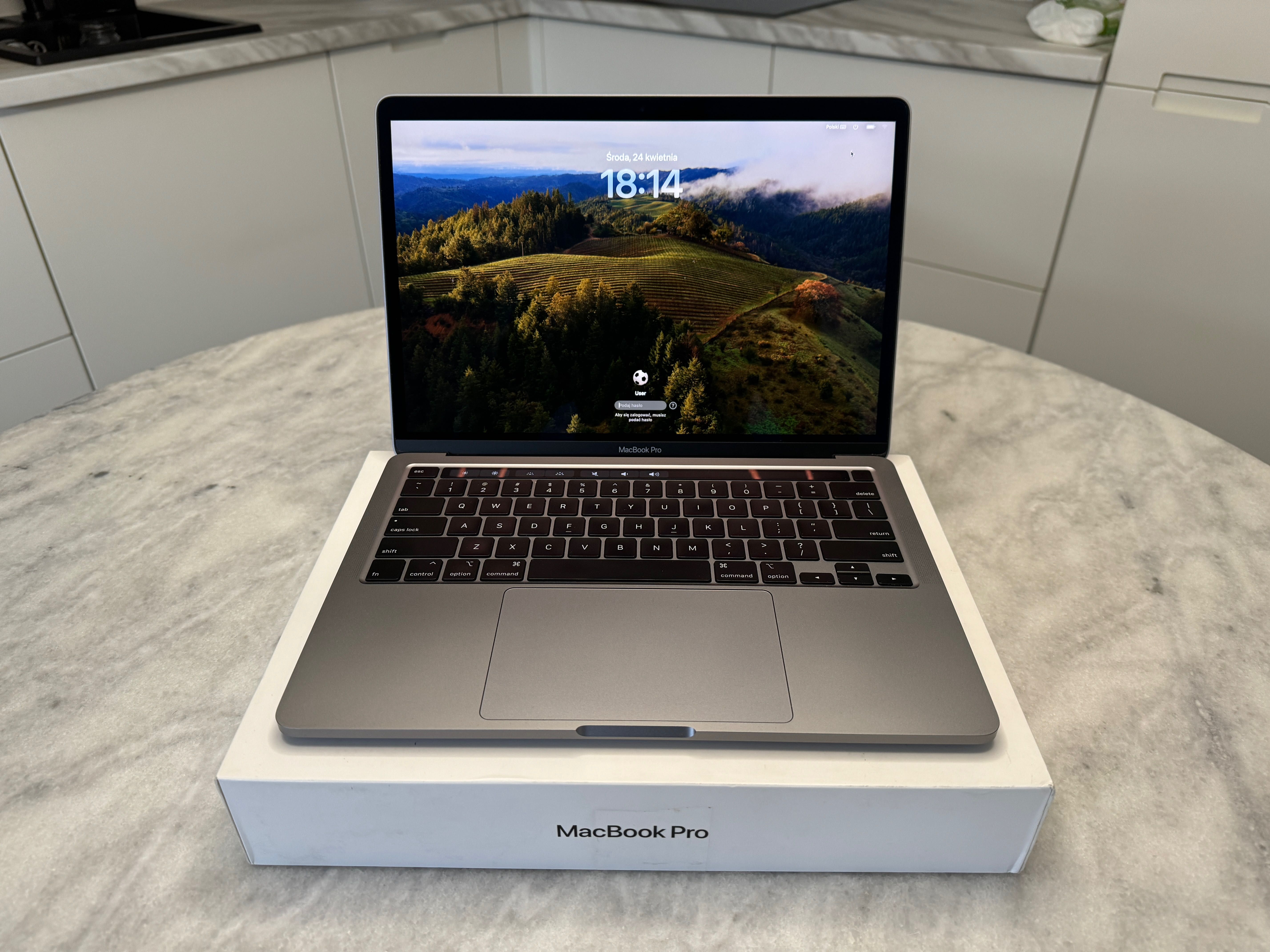 MacBook Pro 2020 13,3" 16 GB i5 512 GB Touch Bar stan IDEALNY 87 cykli