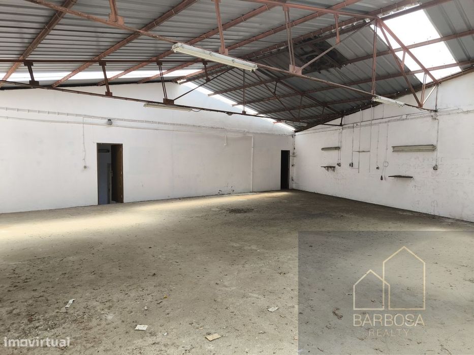 Venda armazém 217m2: ZI Leça Palmeira+Marshopping+Polo logístico APDL