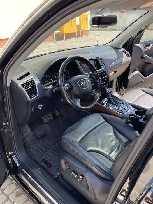 Надійний кросовер AudiQ5 2013