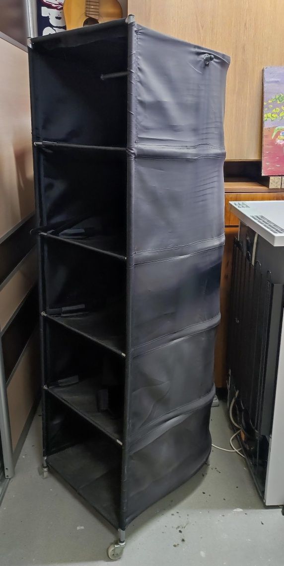 Szafa na kółkach czarna IKEA PS
Wymiary:
Szerokość: 52 cm
Głębokość: 6