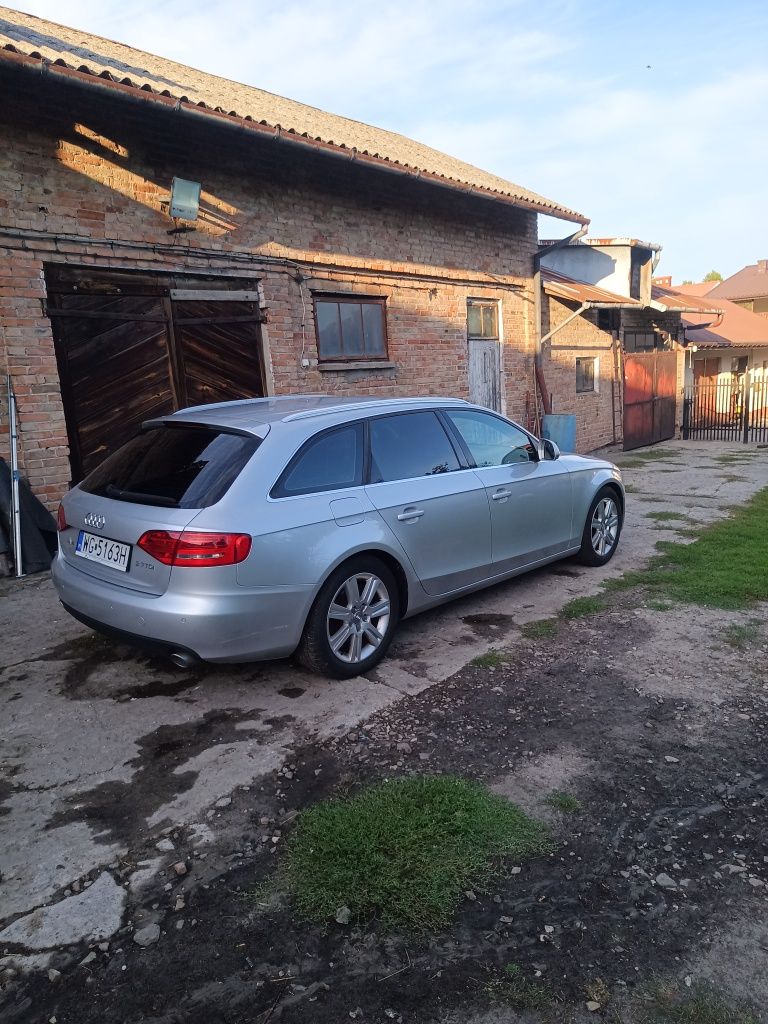 Audi A4b8 2.7tdi automat.