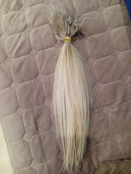 Волосся для нарощування .