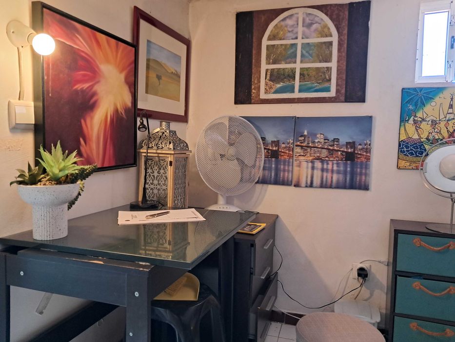 Sotão privado. Central, MetroCHIADO. Está DISPONÍVEL. Ler texto.