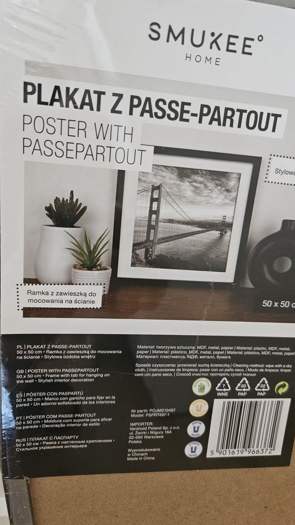 Nowe 2 plakaty w ramie 50x50 czarno-białe.

Nie wejdzie do paczkomatu