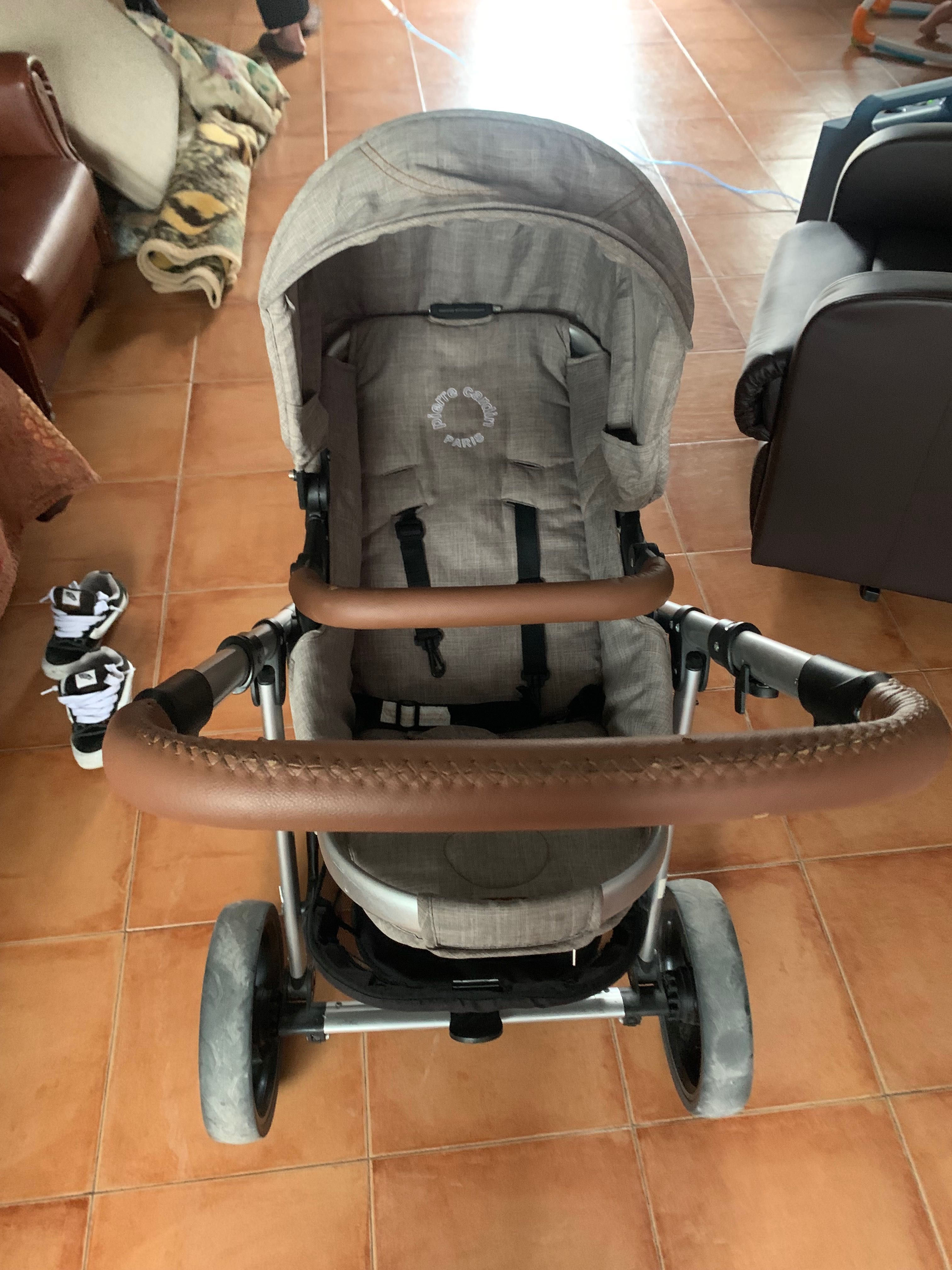 Carrinho bebê marca pierre cardin