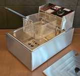 Fritadeira de 1 cuba, 5.5 litros, 2500 watts. NOVAS com GARANTIA