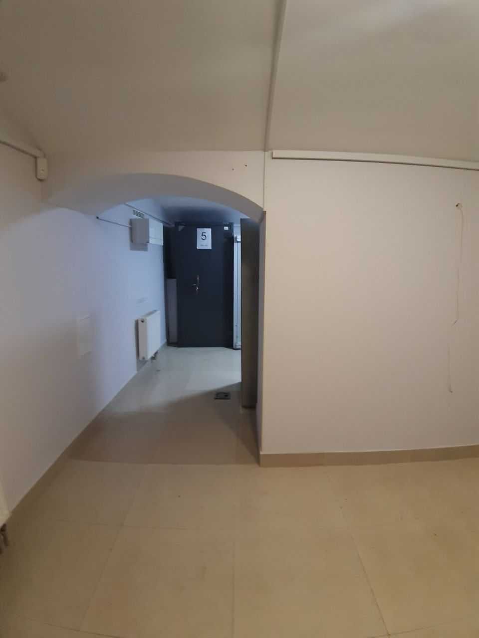 Оренда будівлі з прилеглою територією в центрі,  1100 м2 (БЕЗ КОМІСІЇ)