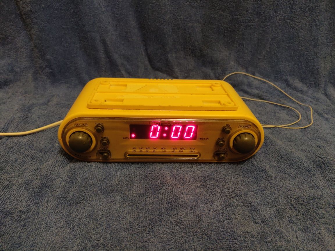 Кухонное радио с часами CLATRONIC