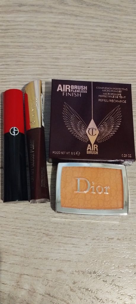 Opakowania po kosmetykach: róż Dior, Giorgio Armani, Ch.Tilbury