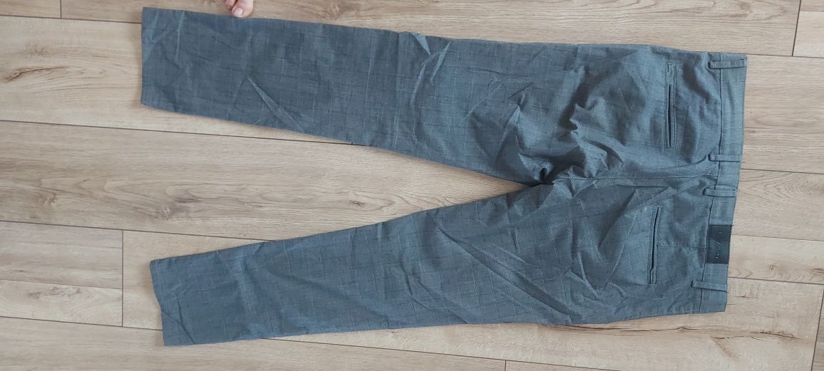 Lavard spodnie  z plamką eleganckie, wyjściowe ,męskie ,szare L