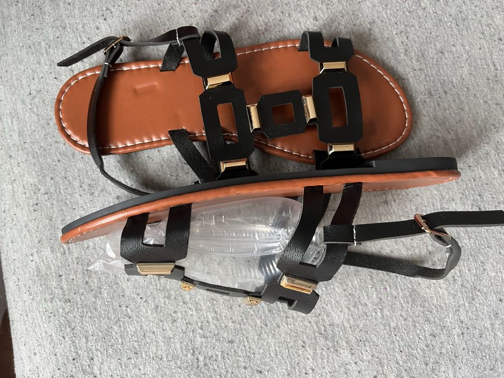 Nowe czarne damskie sandaly