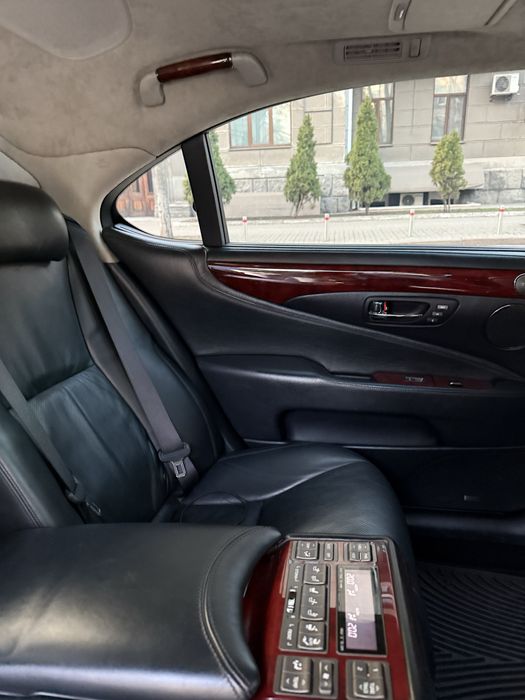 Продам lexus ls 600 hl