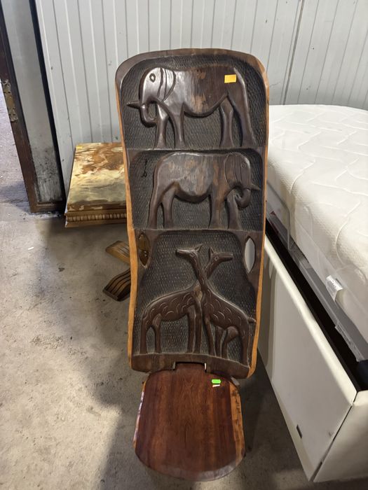 Drewniane ręcznie robione krzeslo