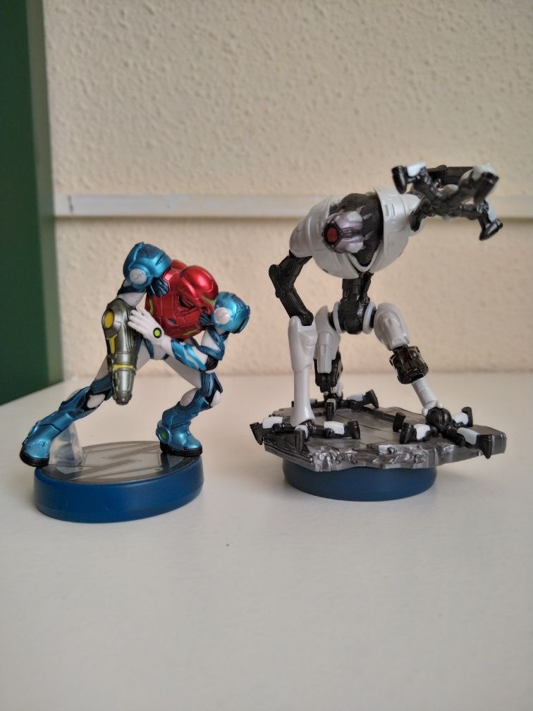 Metroid Dread Samus and EMMI Amiibo