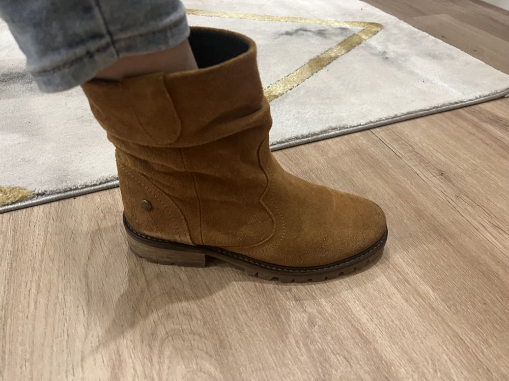 Botas e sapatilhas Zara como novas