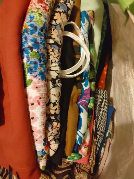 Lote de roupa de mulher no tamanho L