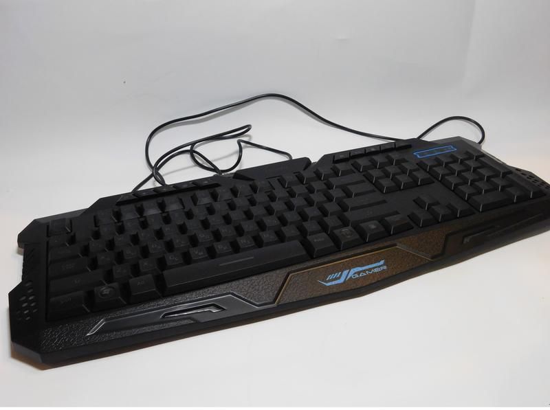 Игровая клавиатура с подсветкой M200