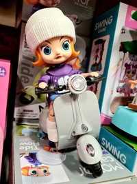 Nowa lalka na skuterze zabawka dla dziecka szary skuter